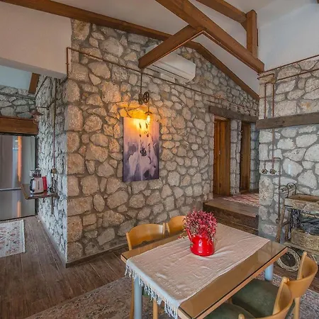 Kalabantia House 4*