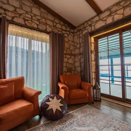 호텔 Kalabantia House 4*